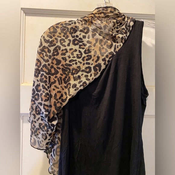 Annabelle Petites leopard print flutter top. Size MP. - Picture 3 of 4